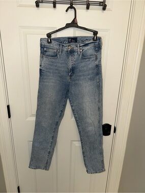 GAP Women’s Blue Slim Straight Jeans